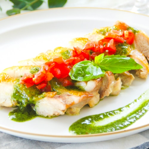 バジルチキンのトマト添え