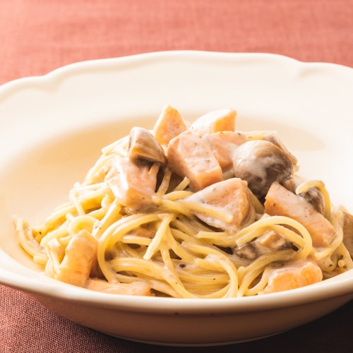 サーモン入りクリームパスタ
