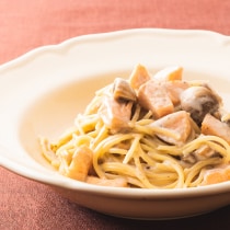 サーモン入りクリームパスタ