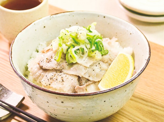 レンジでねぎ塩豚レモン丼