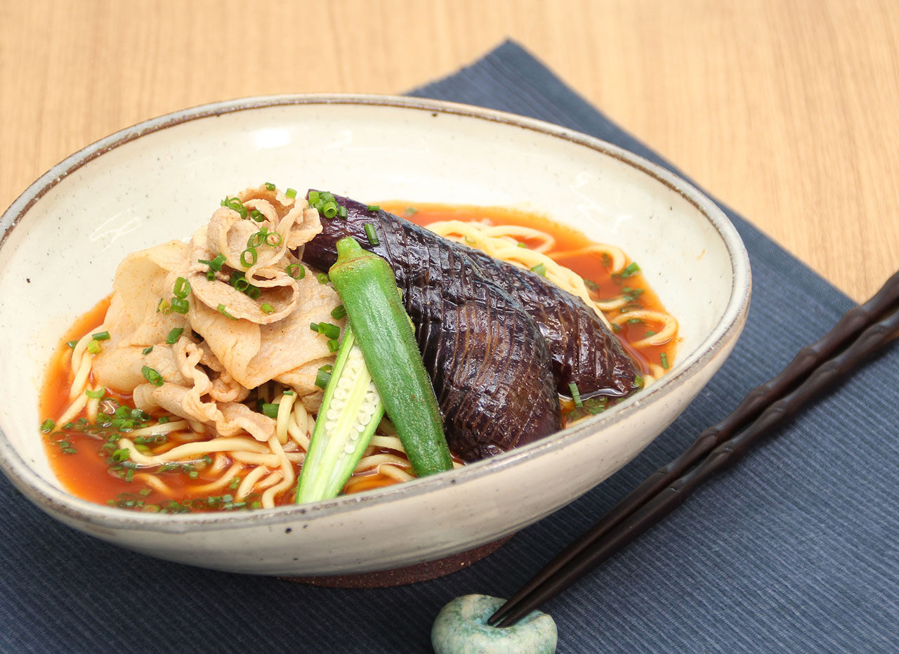 茄子と豚肉の旨辛麺