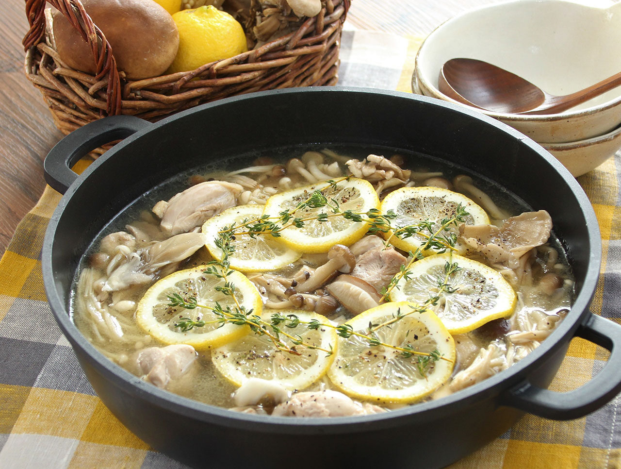 鶏ときのこのさっぱりレモン煮