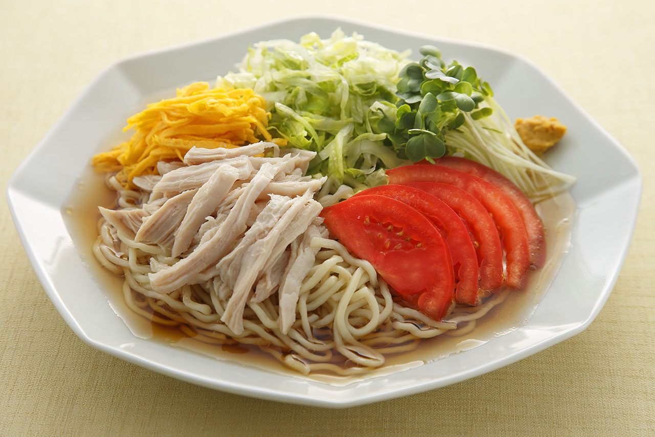 サラダチキンとレタスの冷やし中華