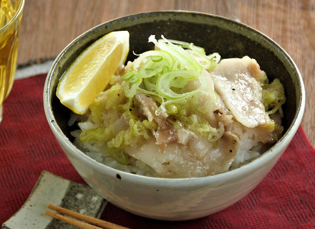 ねぎ塩レモン豚丼