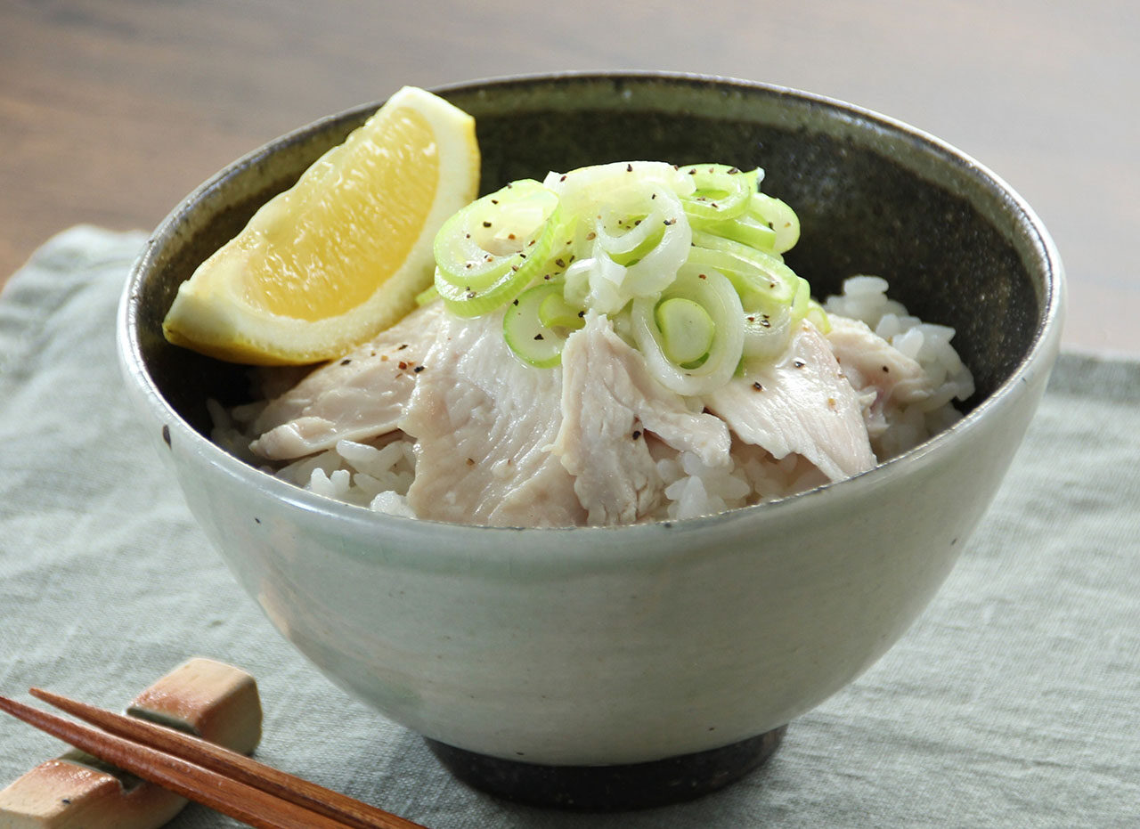 レンジでねぎ塩とりむね丼