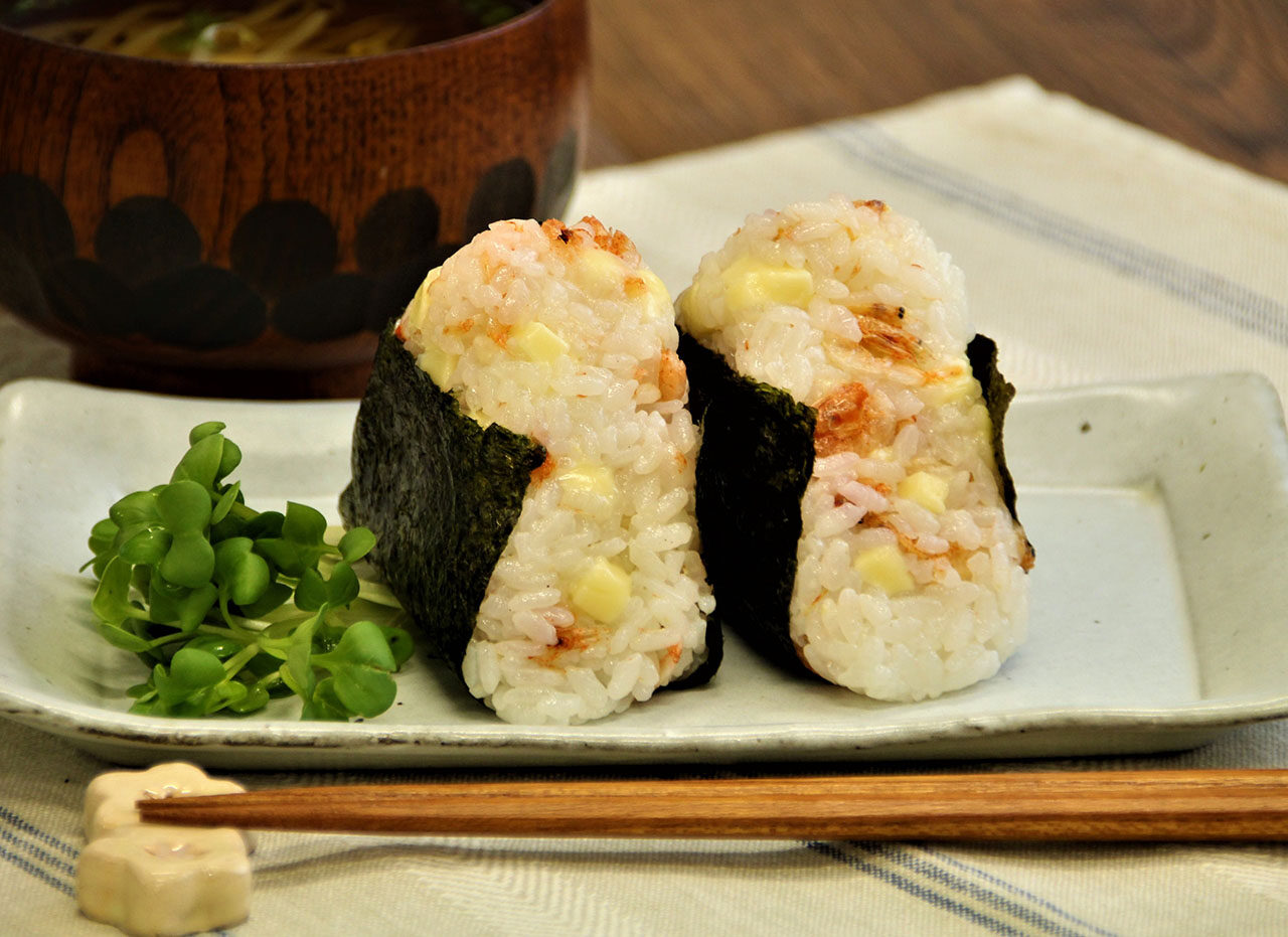 桜エビとチーズのシャンタンおにぎり