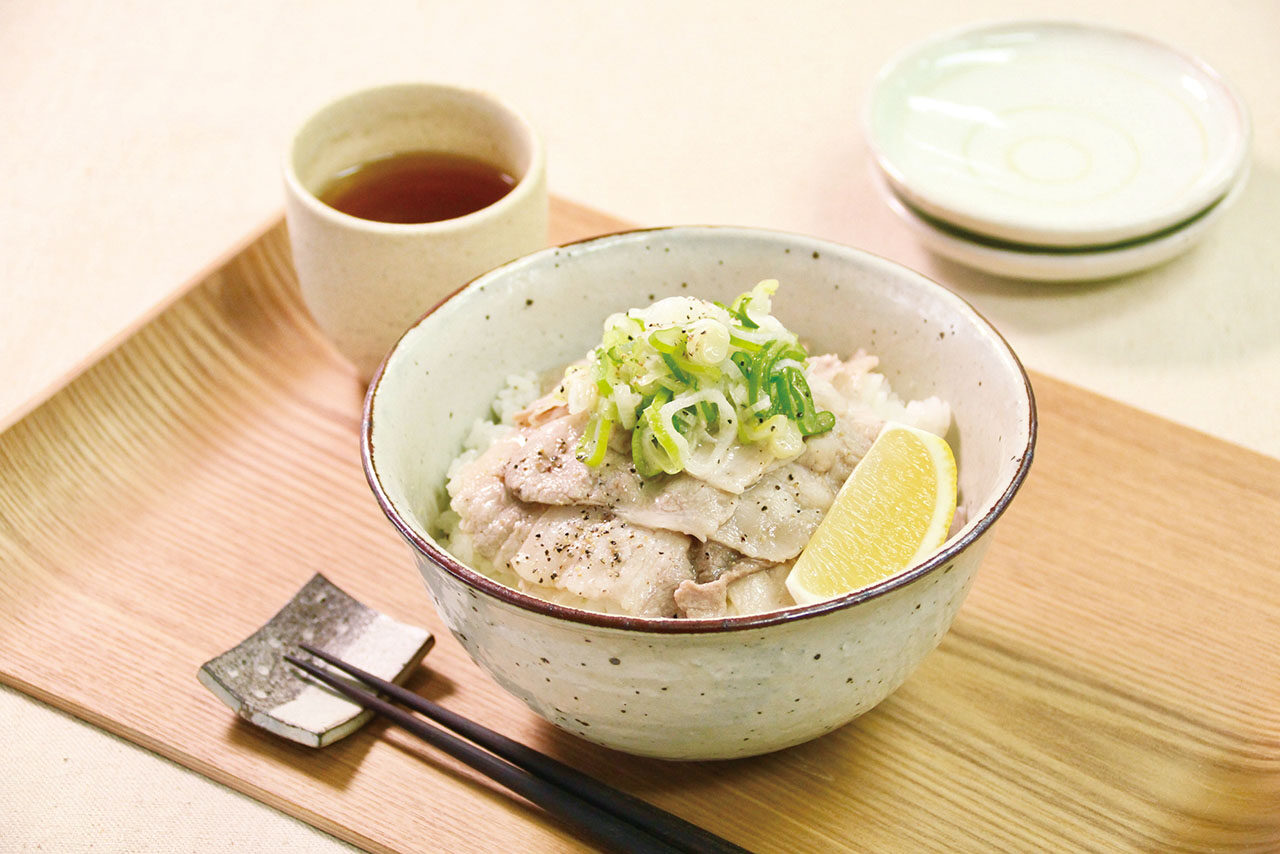 レンジでねぎ塩豚レモン丼